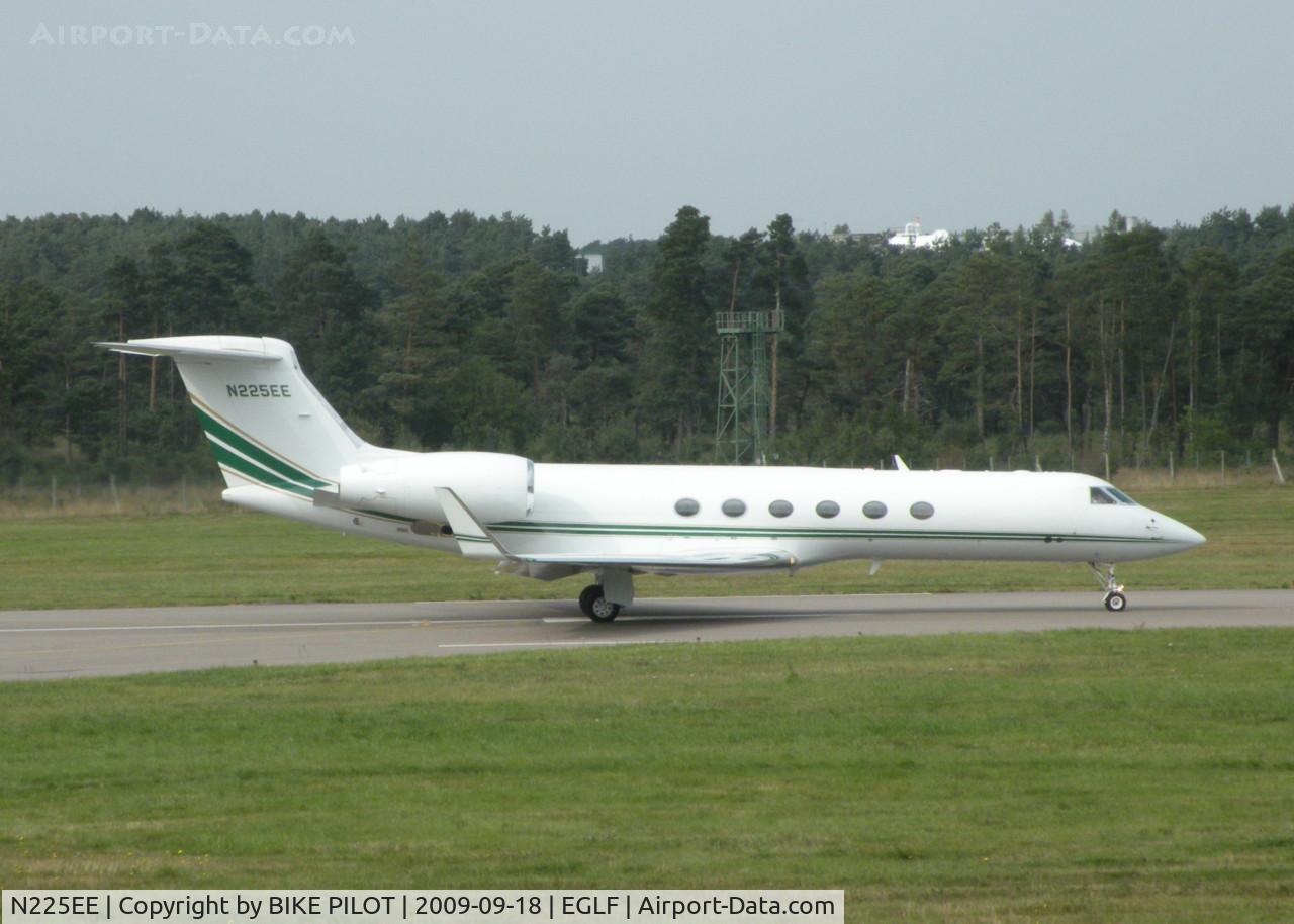 N225EE, 1998 Gulfstream Aerospace G-V C/N 563, KAISER AIR G-V ROLLING RWY 06