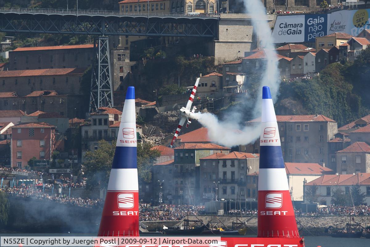 N55ZE, 2007 Zivko Edge 540 C/N 0040A, Red Bull Air Race Porto 2009 - Paul Bonhomme