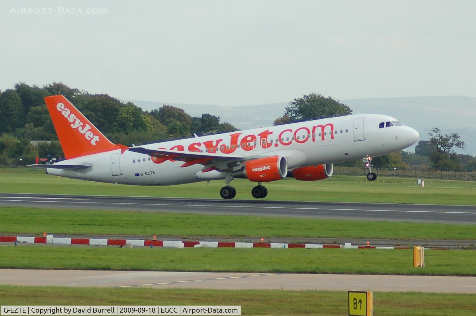 G-EZTE, 2009 Airbus A320-214 C/N 3913, Easyjet - Airbus A320-214 - Taking Off