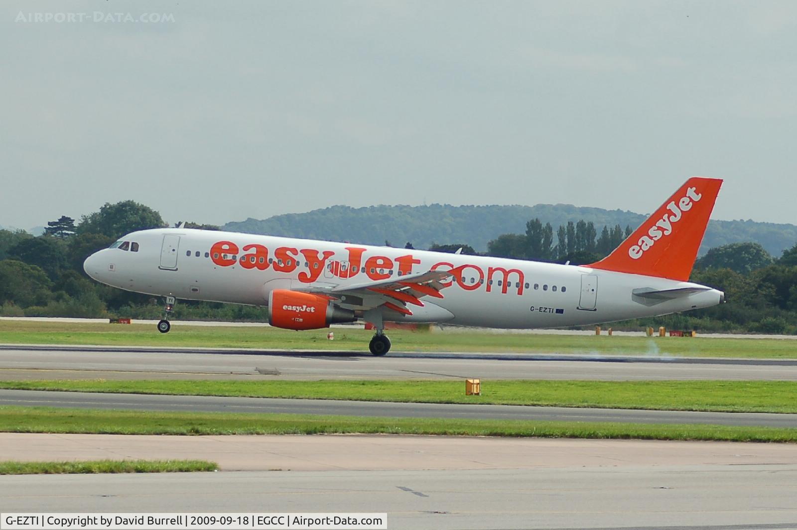G-EZTI, 2009 Airbus A320-214 C/N 3975, Easyjet - Airbus A320-214 - Landing