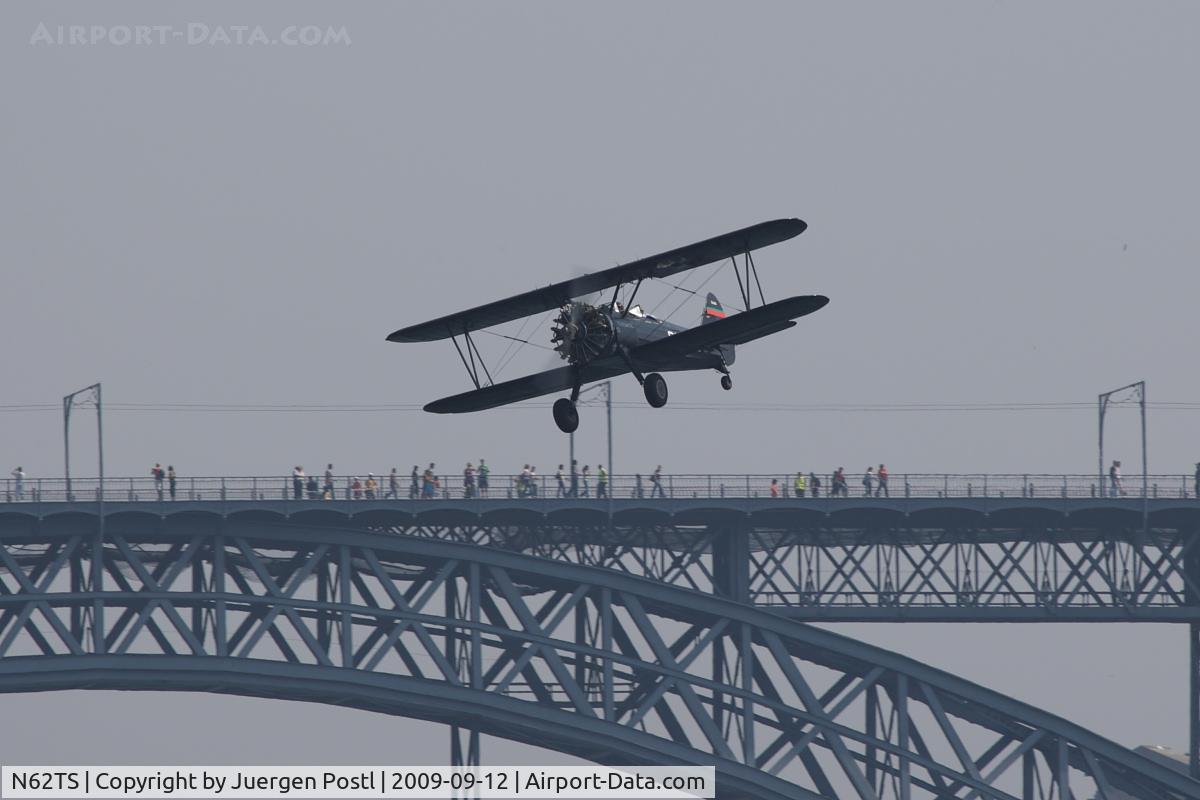 N62TS, 1940 Boeing A75N1(PT17) C/N 75-971, Red Bull Air Race Porto 2009 - Boeing N2S-1 Kaydet