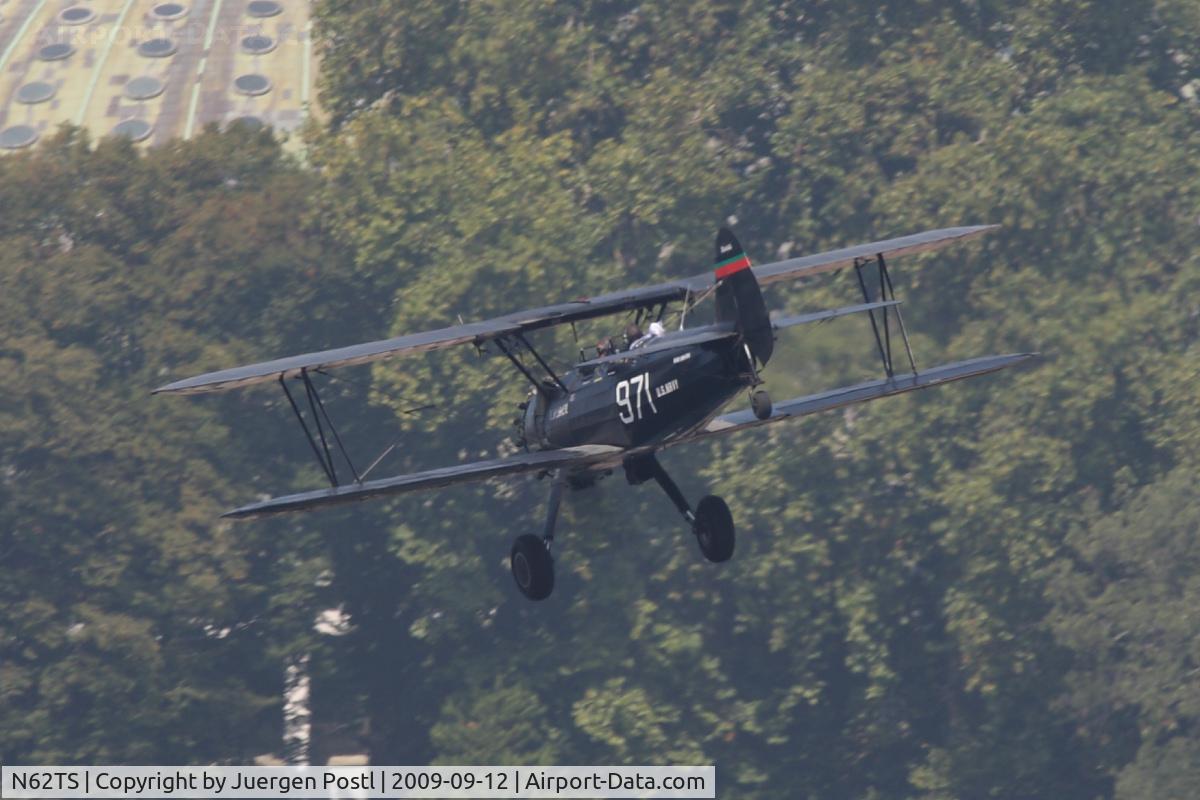 N62TS, 1940 Boeing A75N1(PT17) C/N 75-971, Red Bull Air Race Porto 2009 - Boeing N2S-1 Kaydet