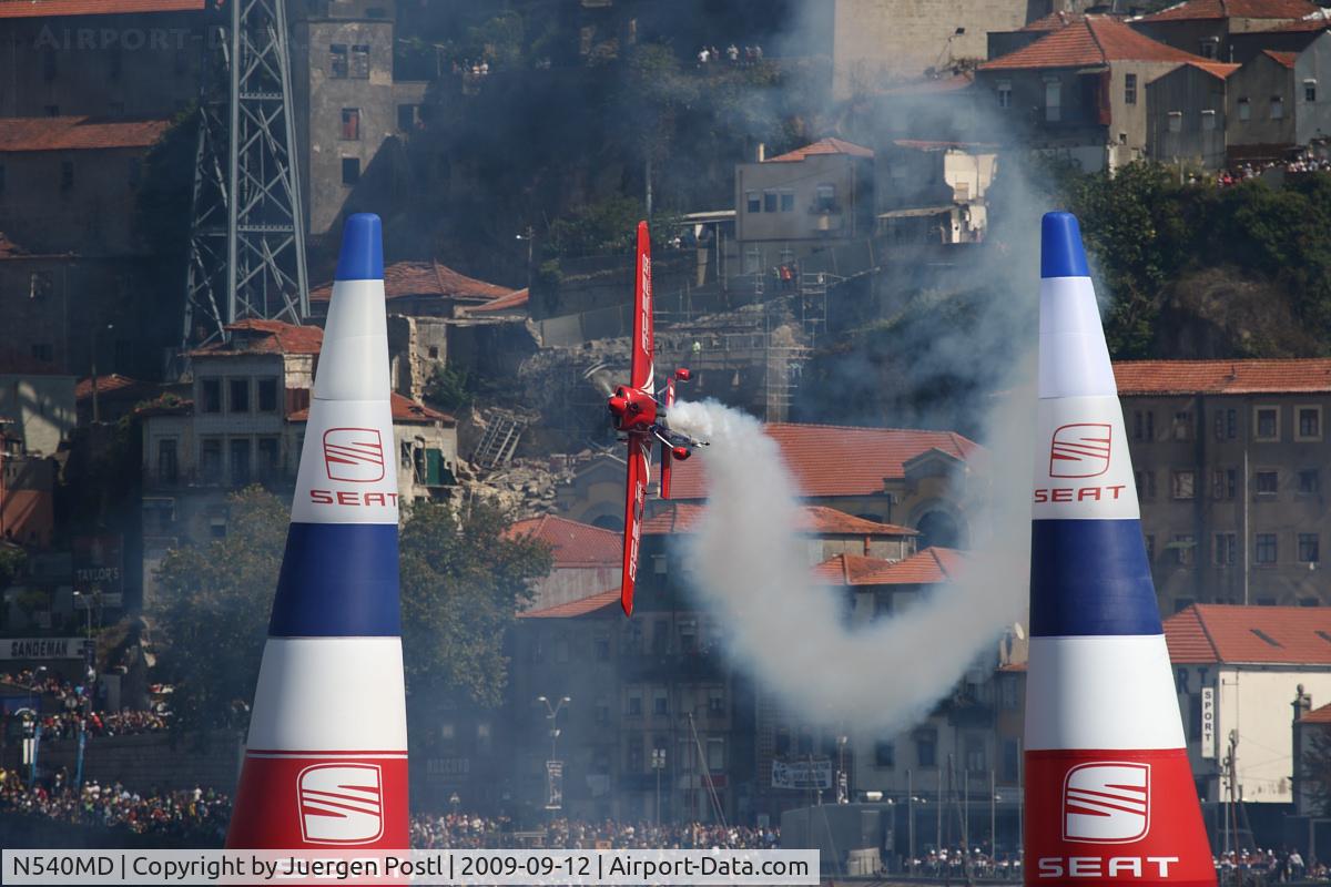 N540MD, 2008 Zivko Edge 540 C/N 0043, Red Bull Air Race Porto 2009 - Matthias Dolderer