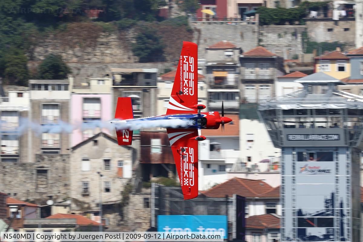 N540MD, 2008 Zivko Edge 540 C/N 0043, Red Bull Air Race Porto 2009 - Matthias Dolderer