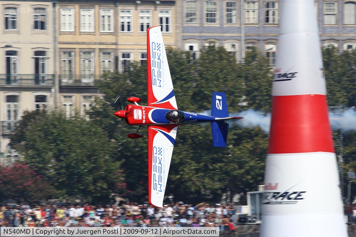 N540MD, 2008 Zivko Edge 540 C/N 0043, Red Bull Air Race Porto 2009 - Matthias Dolderer
