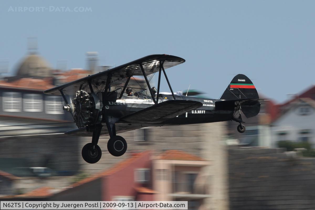 N62TS, 1940 Boeing A75N1(PT17) C/N 75-971, Red Bull Air Race Porto 2009 - Boeing N2S-1 Kaydet