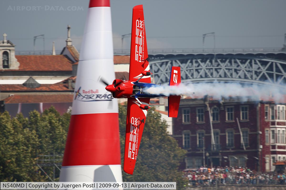 N540MD, 2008 Zivko Edge 540 C/N 0043, Red Bull Air Race Porto 2009 - Matthias Dolderer