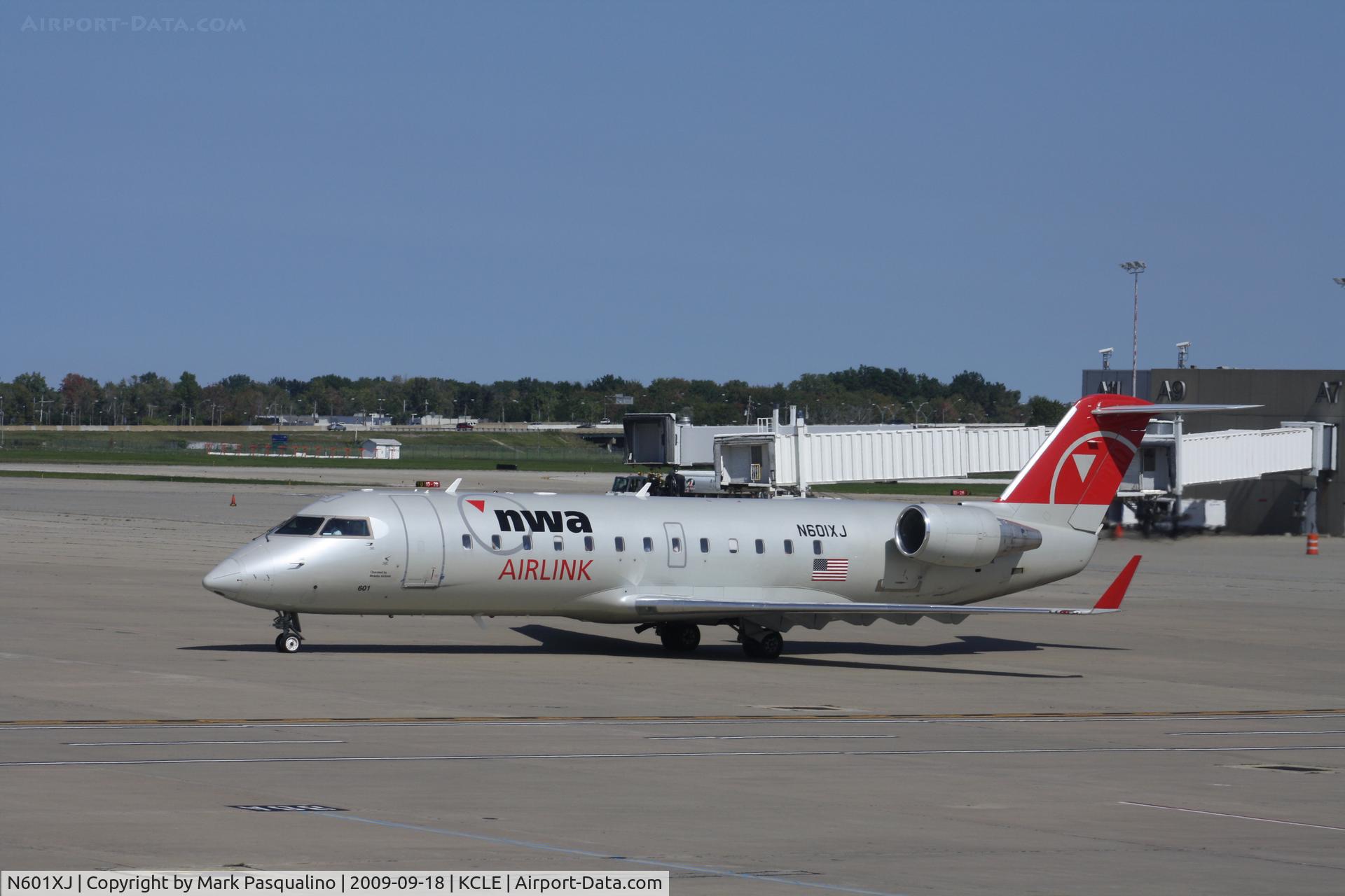 N601XJ, 2005 Bombardier CRJ-200 (CL-600-2B19) C/N 8044, CL-600-2B19