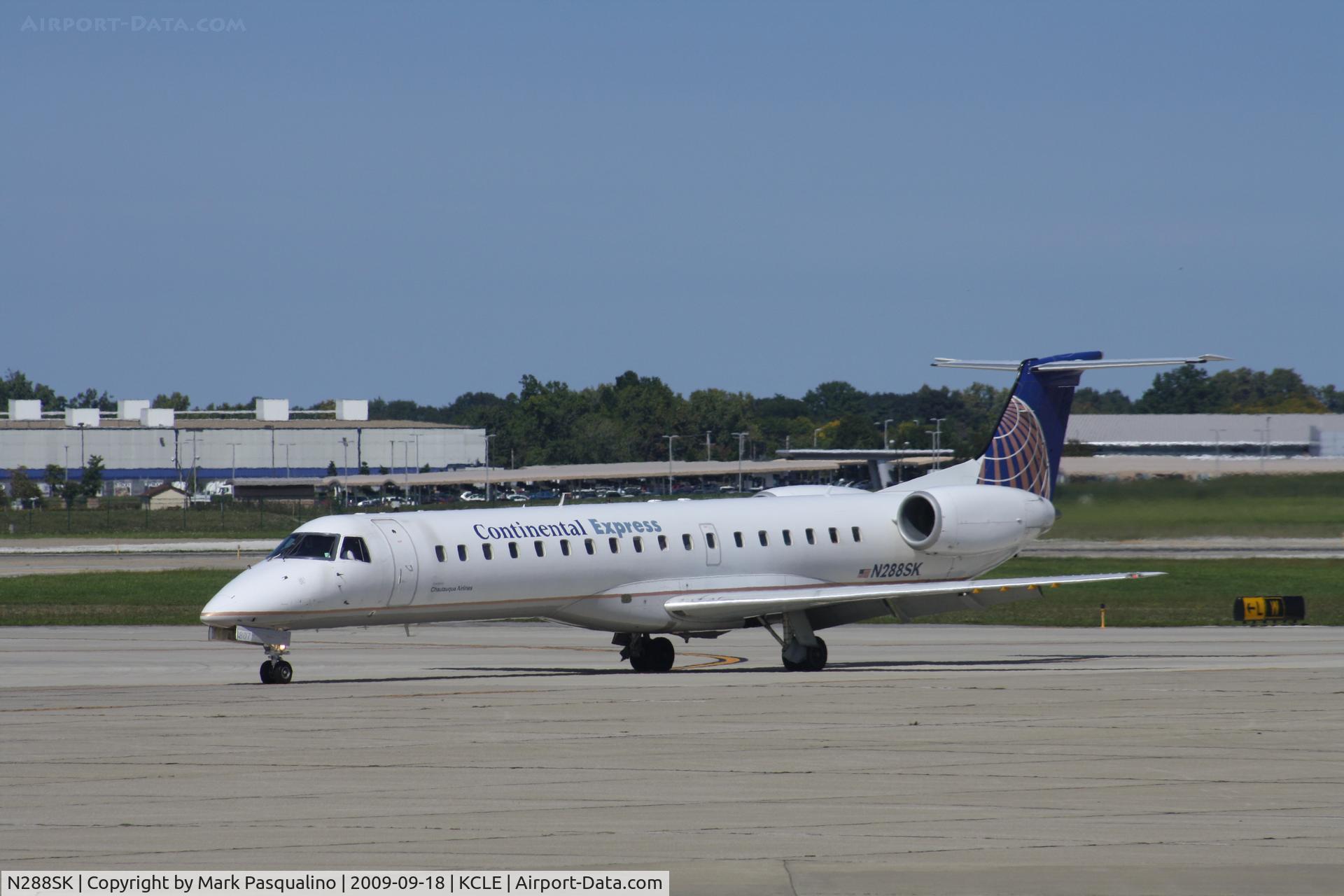 N288SK, 2001 Embraer ERJ-145LR (EMB-145LR) C/N 145461, EMB-145LR