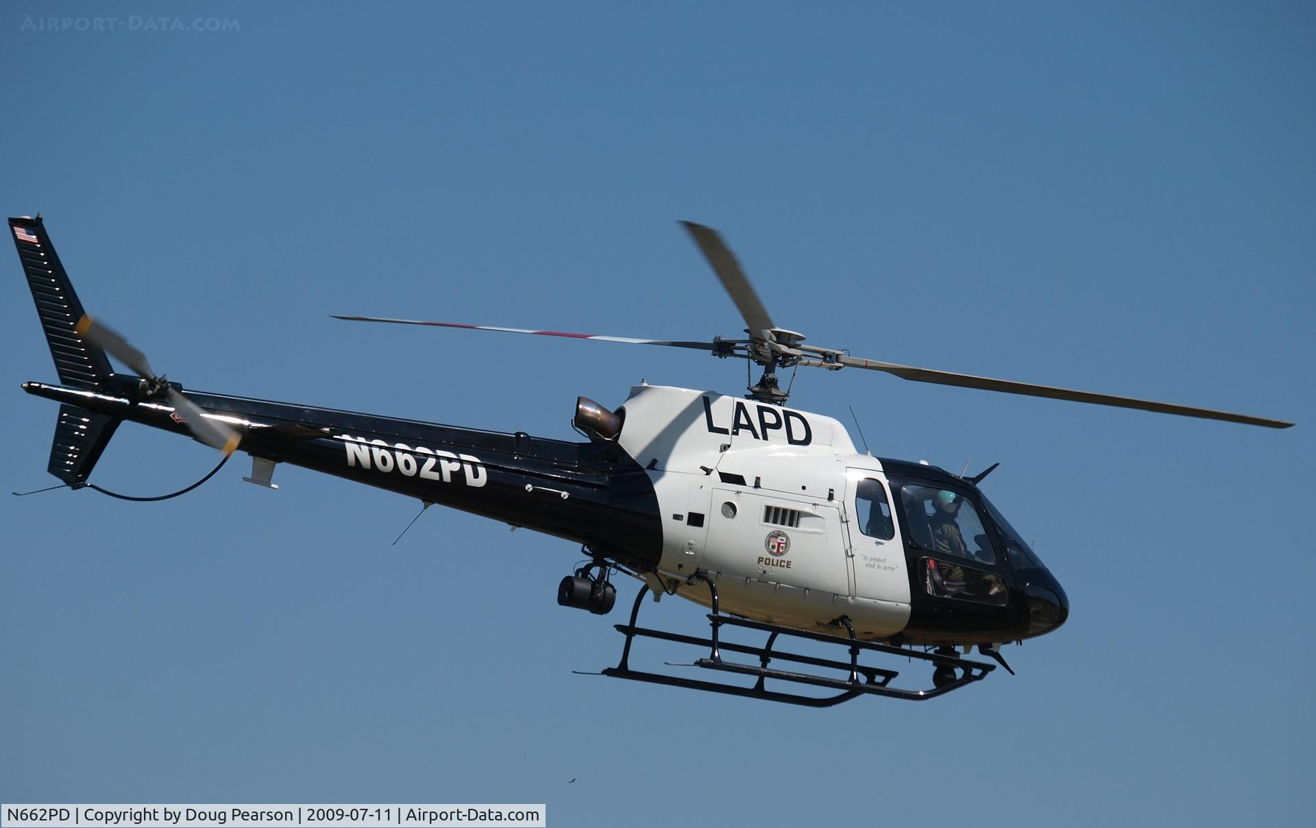N662PD, 2006 Eurocopter AS-350B-2 Ecureuil Ecureuil C/N 4069, LAPD helicopter N662PD seen at 2009 Heroes Airshow Los Angeles