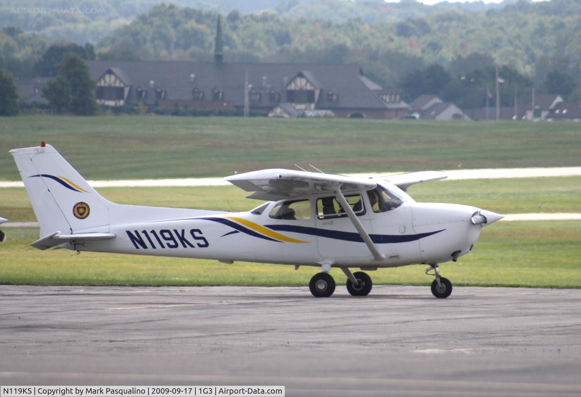 N119KS, 1999 Cessna 172R C/N 17280823, Cessna 172R
