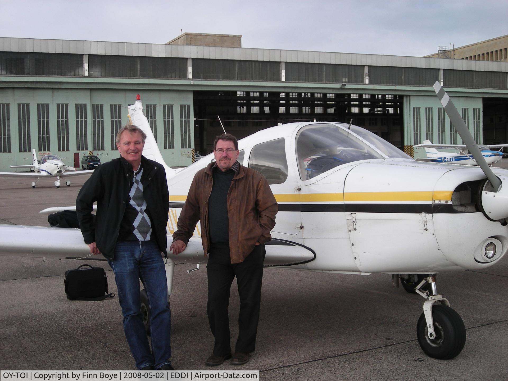 OY-TOI, 1974 Piper PA-28-140 Cherokee Cruiser C/N 28-7525045, Foto from fly i Tempelhof May 2008