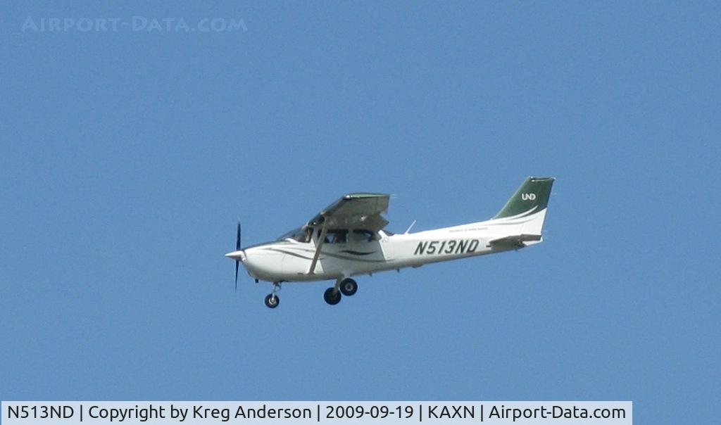 N513ND, 2008 Cessna 172S C/N 172S10764, Landing on runway 22. Cessna 172S Skyhawk from UND