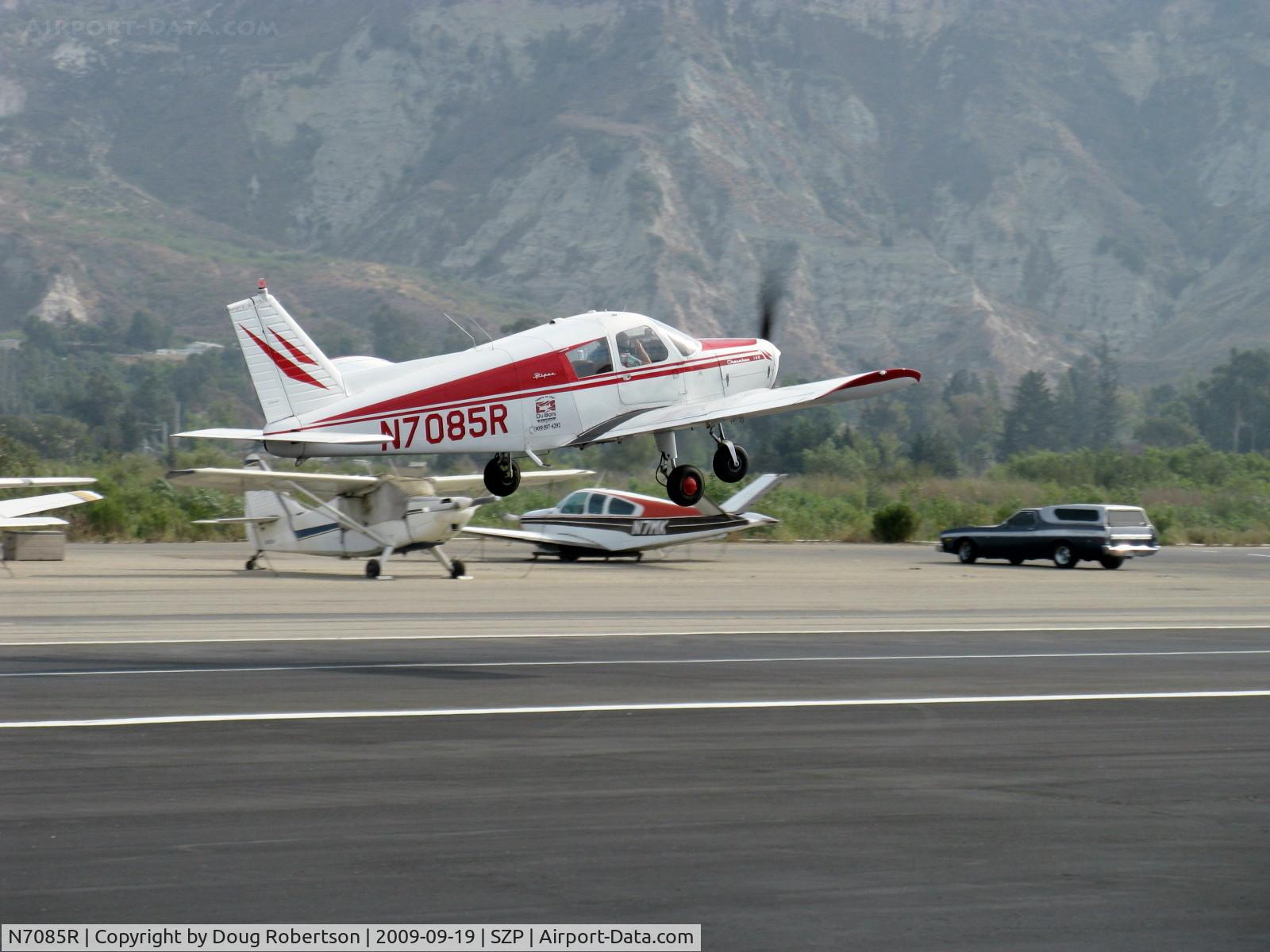 N7085R, 1966 Piper PA-28-140 Cherokee C/N 28-21788, 1966 Piper PA-28-140 CHEROKEE, Lycoming O-320-E2A 150 Hp, takeoff climb Rwy 22