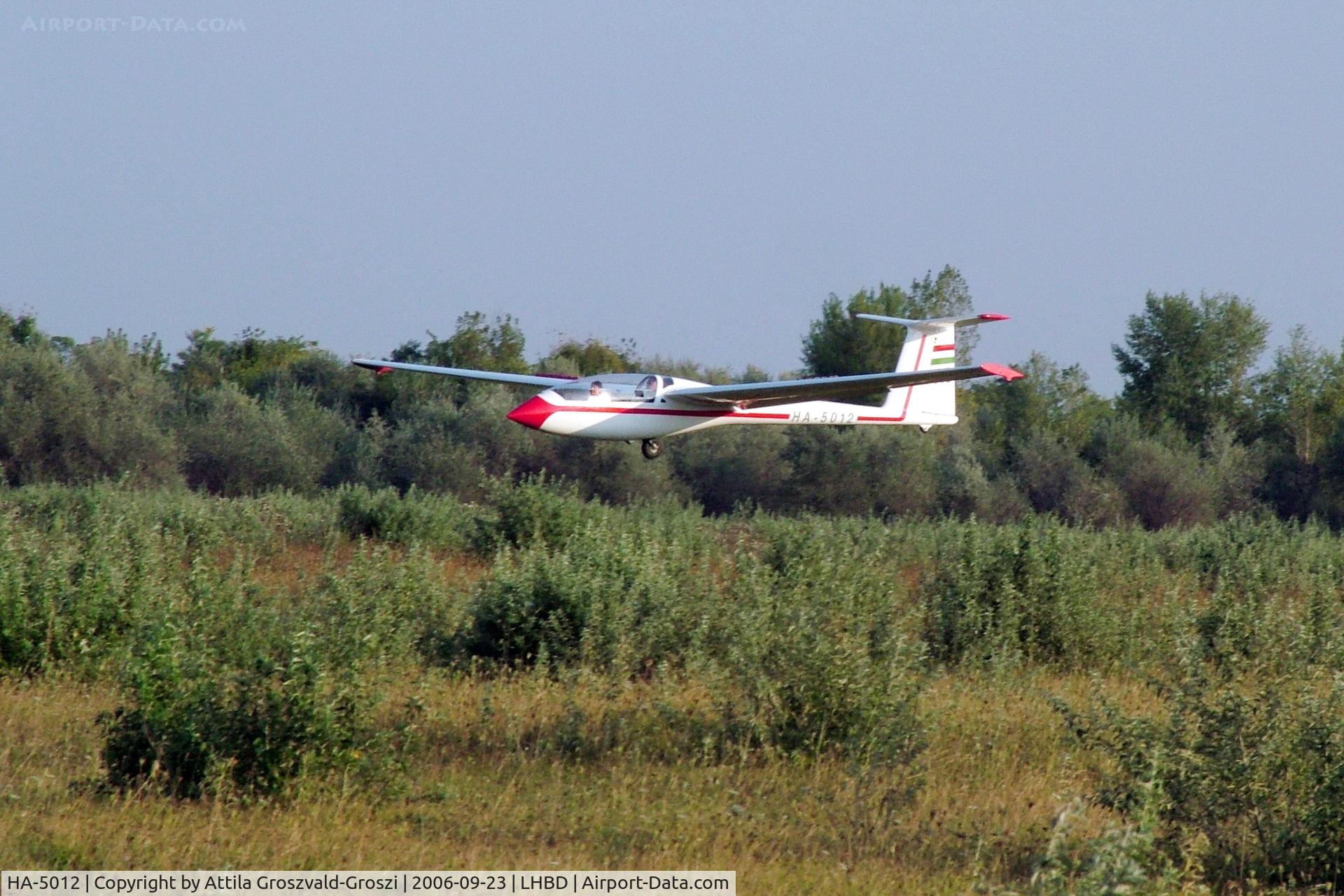 HA-5012, 1979 ICA IS-28B2 C/N 229, Börgönd Airport - Hungary - Landing