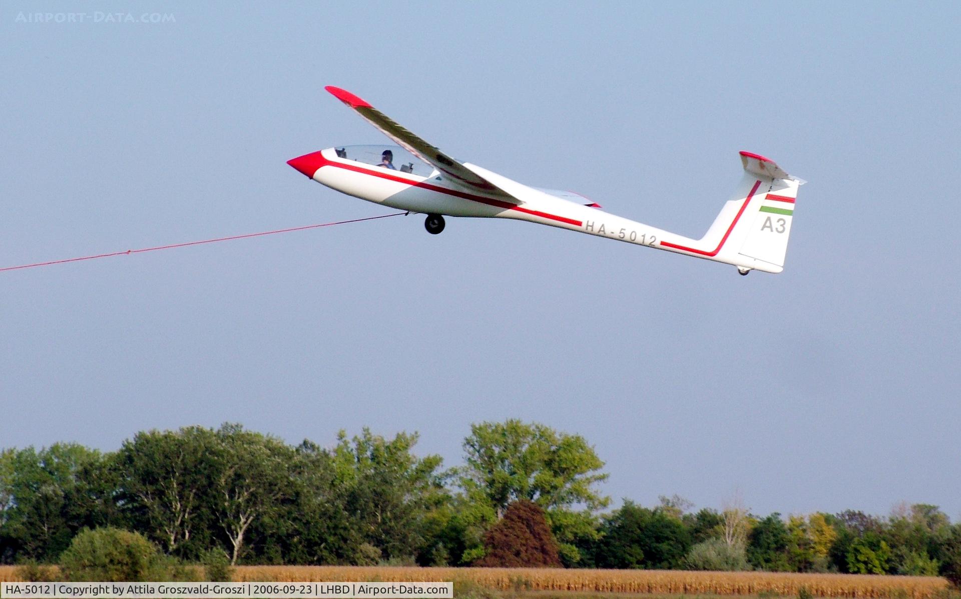 HA-5012, 1979 ICA IS-28B2 C/N 229, Börgönd Airport - Hungary - Take-off