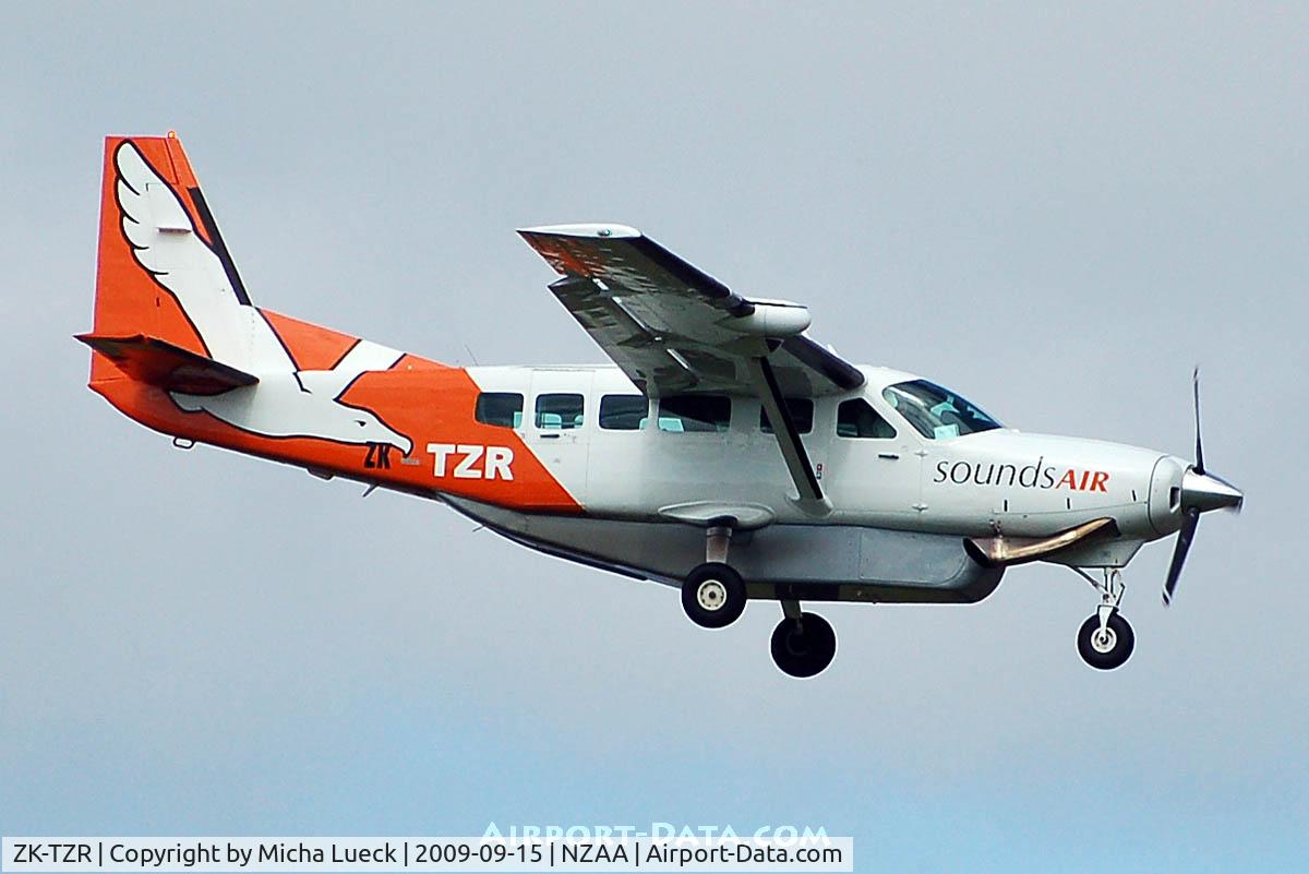 ZK-TZR, 2002 Cessna 208 Caravan I C/N 20800360, At Auckland