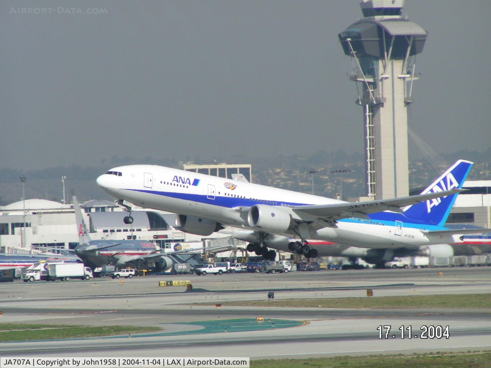 JA707A, 1999 Boeing 777-281/ER C/N 27037, Lifting from LAX