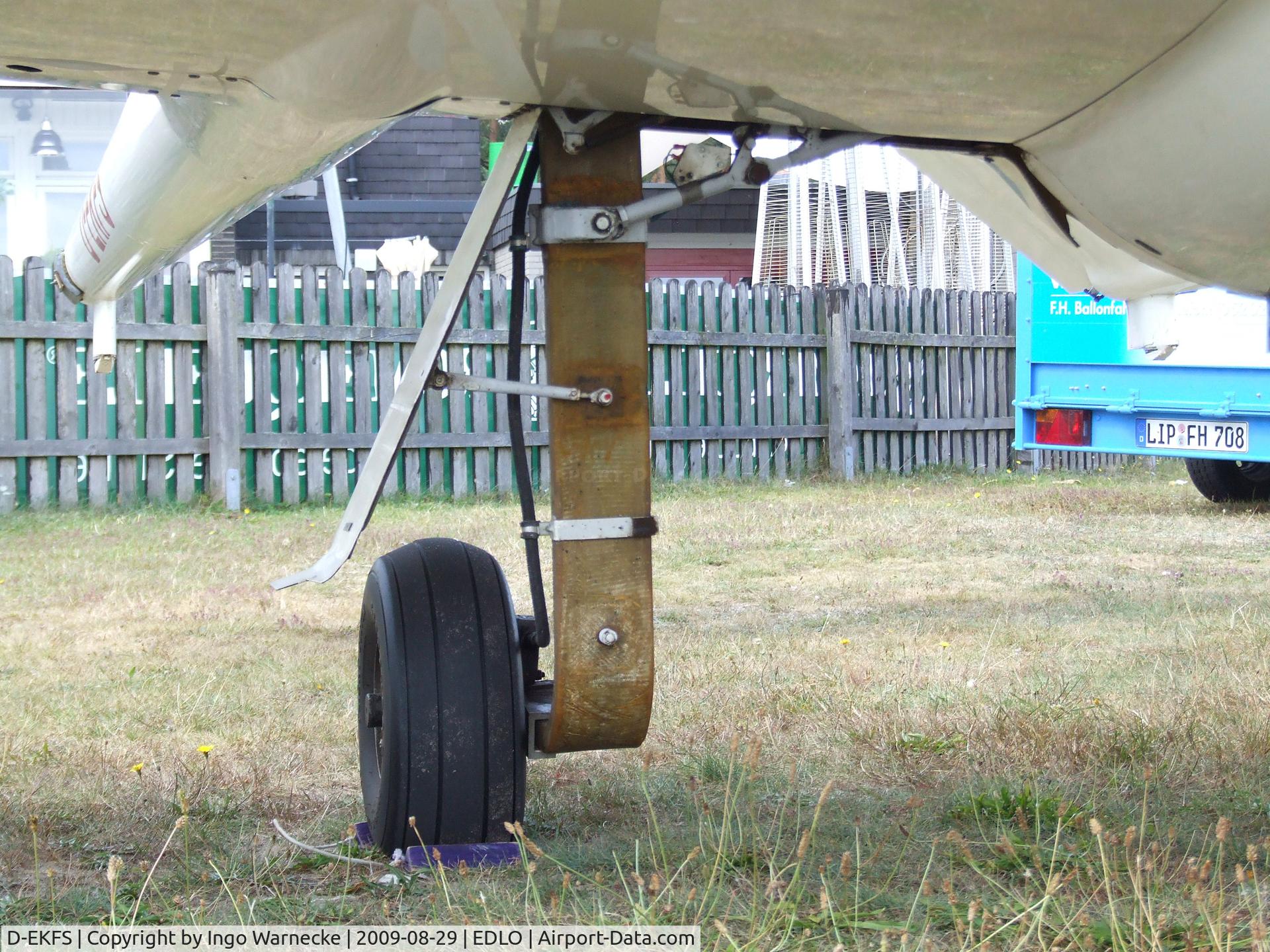 D-EKFS, Akaflieg Stuttgard FS.28 C/N V-1/1832, Akaflieg Stuttgart FS.28 Avispa at the 2009 OUV-Meeting at Oerlinghausen airfield