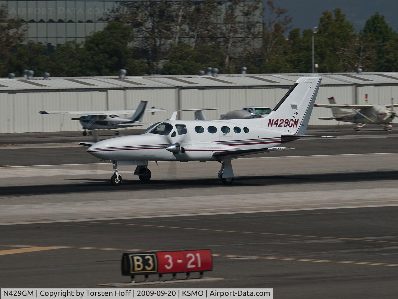 N429GM, 1982 Cessna 421C Golden Eagle C/N 421C1251, N429GM departing from RWY 21