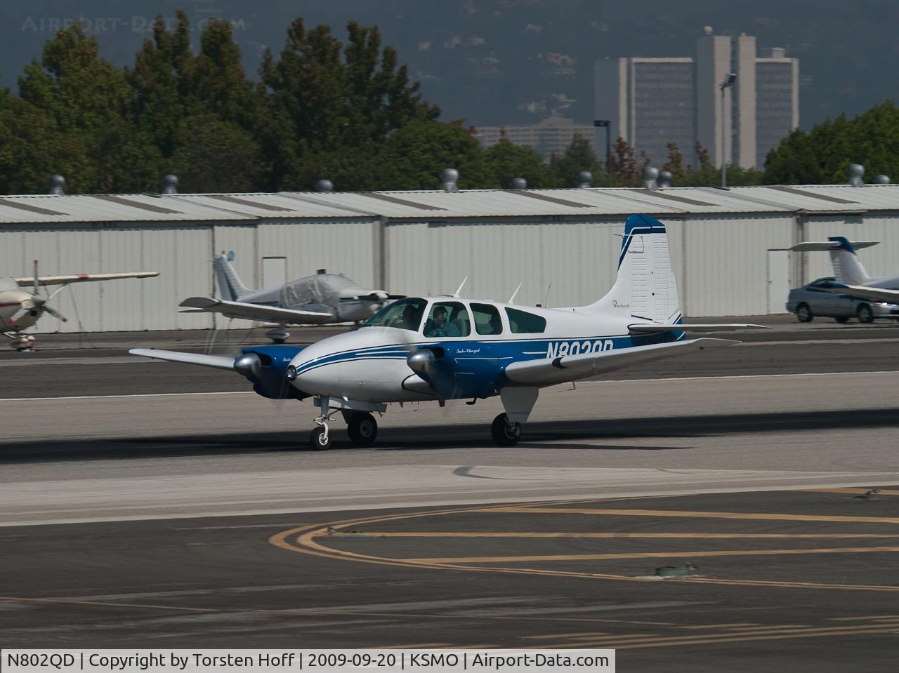N802QD, 1960 Beech B95 Travel Air C/N TD-432, N802QD departing from RWY 21