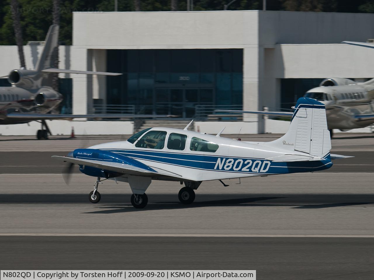 N802QD, 1960 Beech B95 Travel Air C/N TD-432, N802QD departing from RWY 21