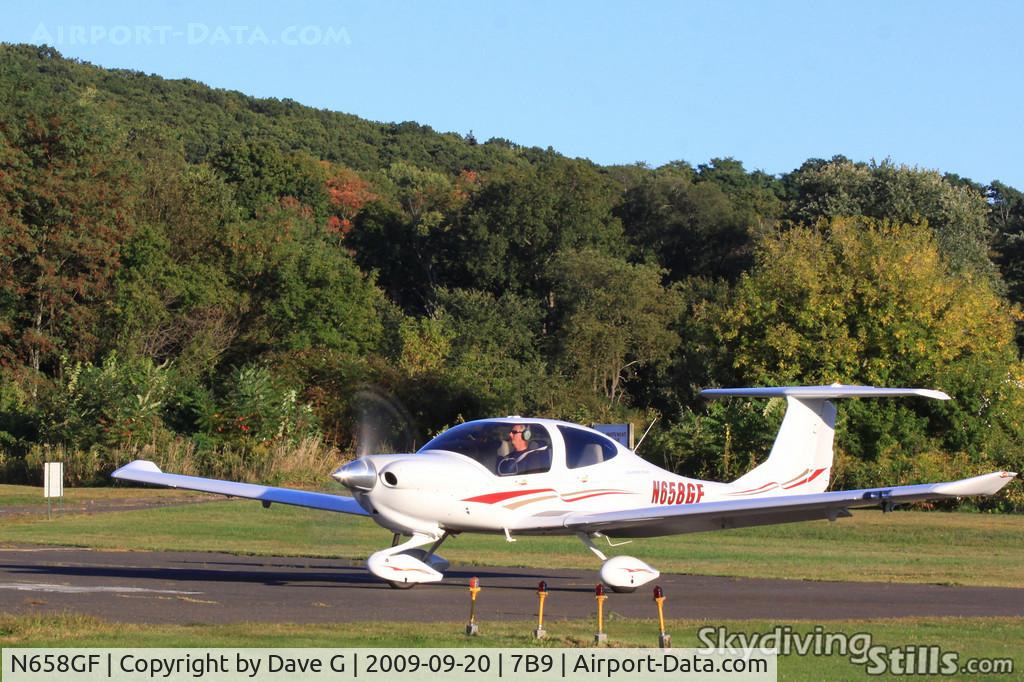 N658GF, 2006 Diamond DA-40 Diamond Star C/N 40.658, Taking the runway at Ellington, CT.