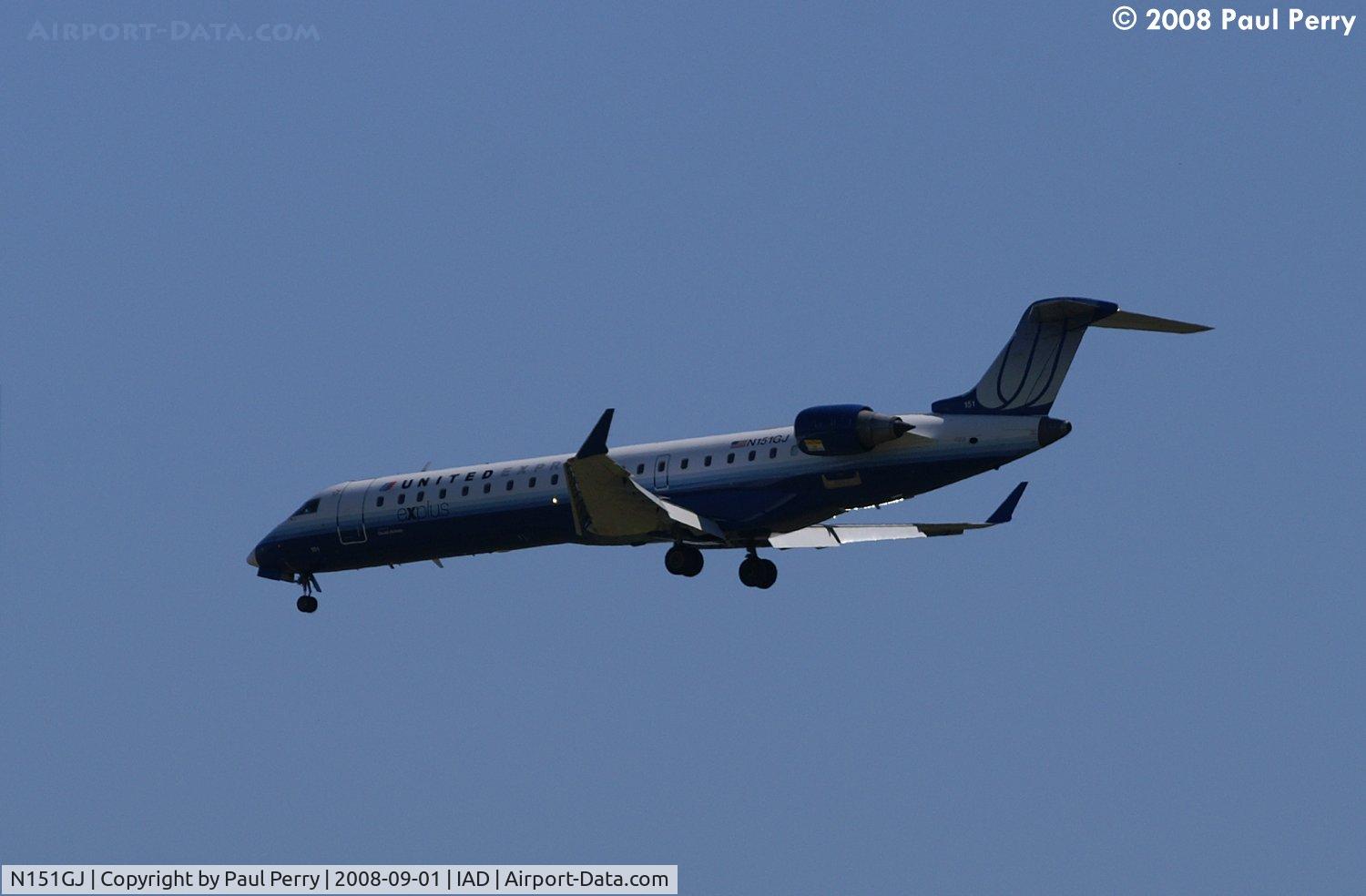 N151GJ, 2005 Bombardier CRJ-702 (CL-600-2C10) Regional Jet C/N 10216, United ready to drop in on RWY 1R