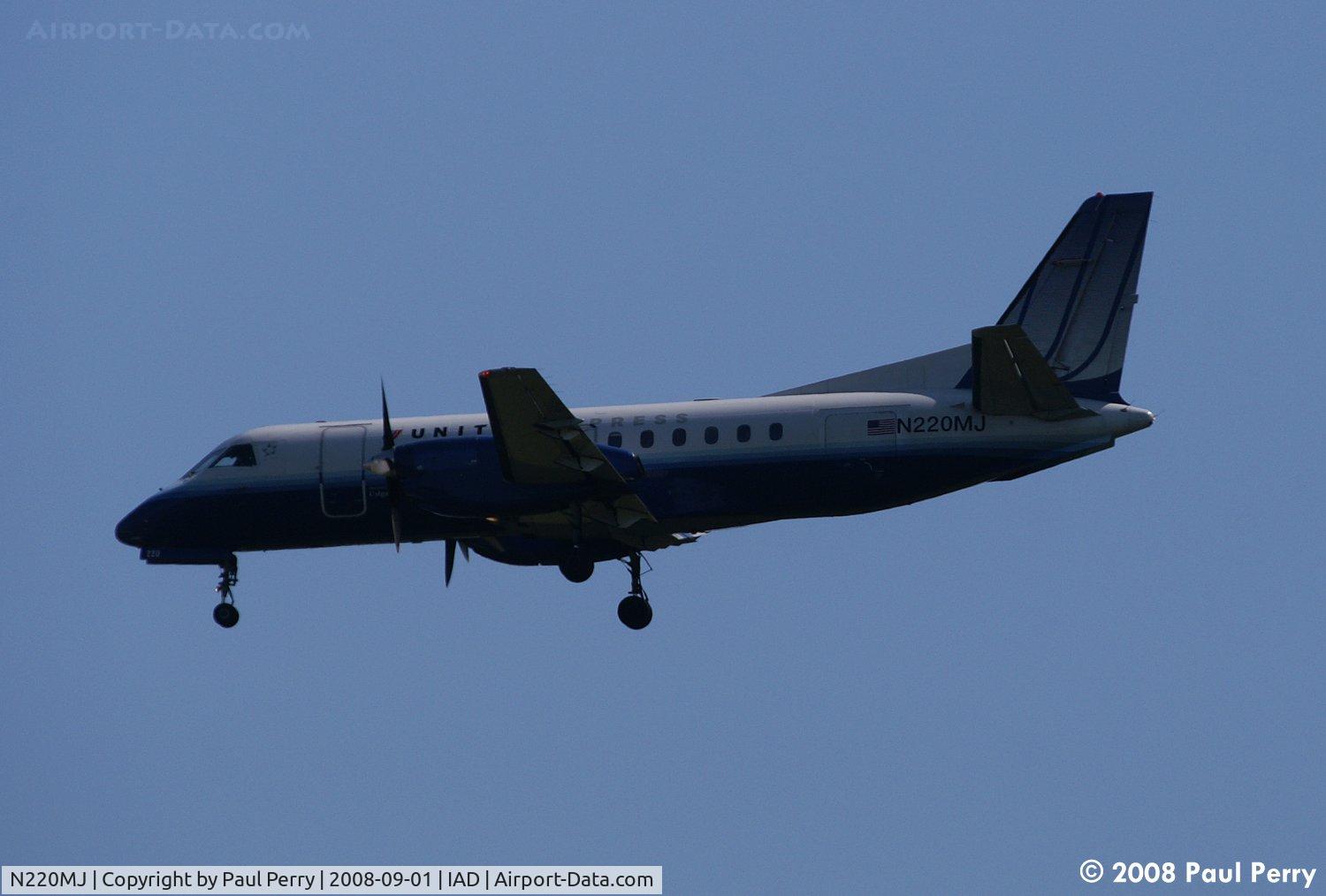 N220MJ, 1990 Saab 340B C/N 340B-220, United opereated Saab on short final