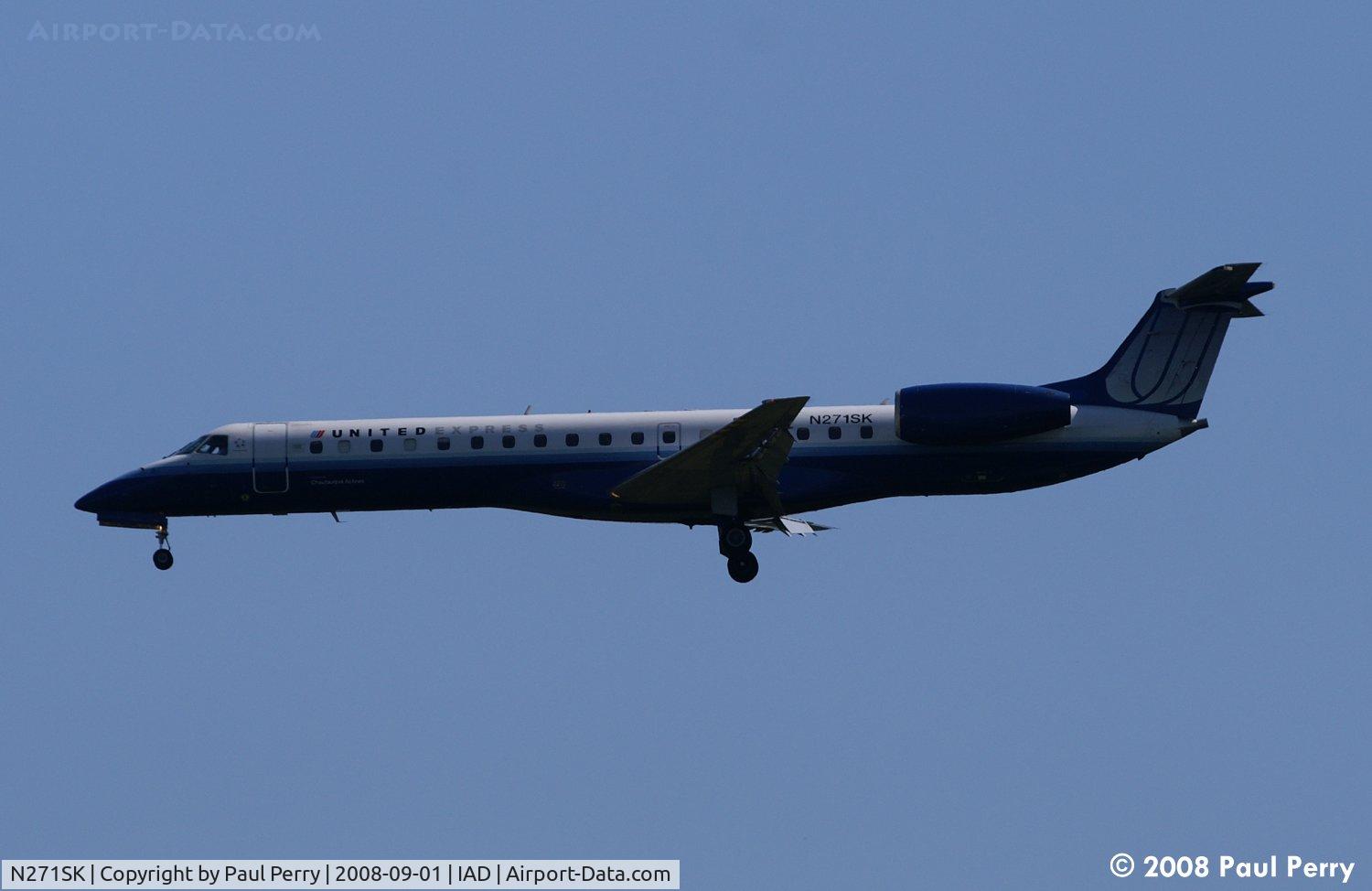 N271SK, 2000 Embraer ERJ-145LR (EMB-145LR) C/N 145305, The slender Embraer 145