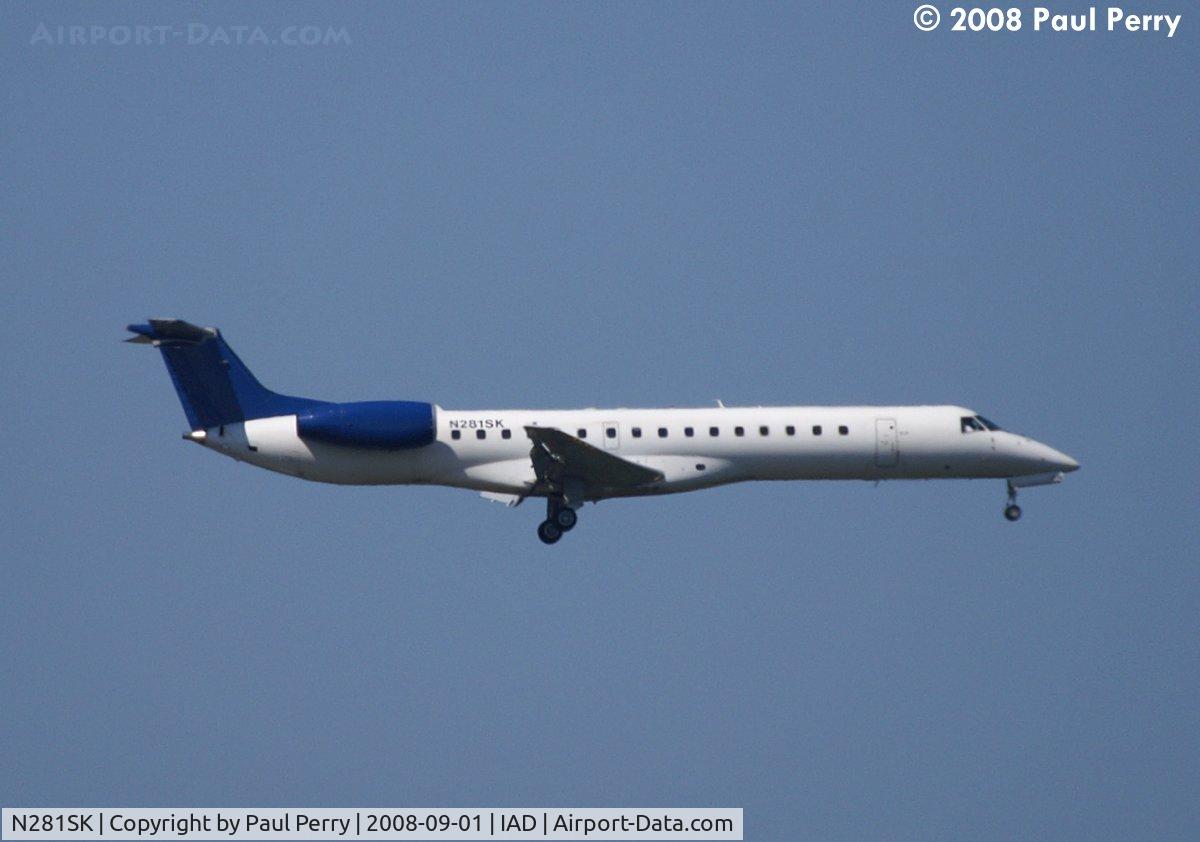 N281SK, 2001 Embraer ERJ-145LR (EMB-145LR) C/N 145391, Sleek and minimalist colors, but very fetching!