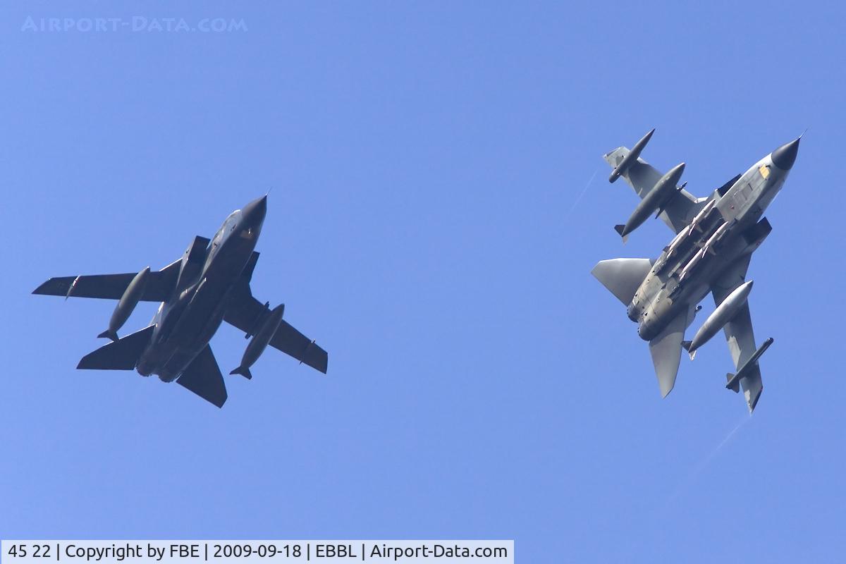 45 22, Panavia Tornado IDS C/N 558/GS170/4222, break for landing
