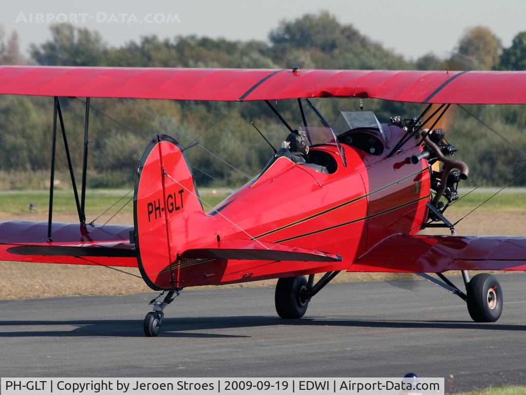 PH-GLT, 1968 Great Lakes 2T-1A Sport Trainer C/N 6710J-342, .