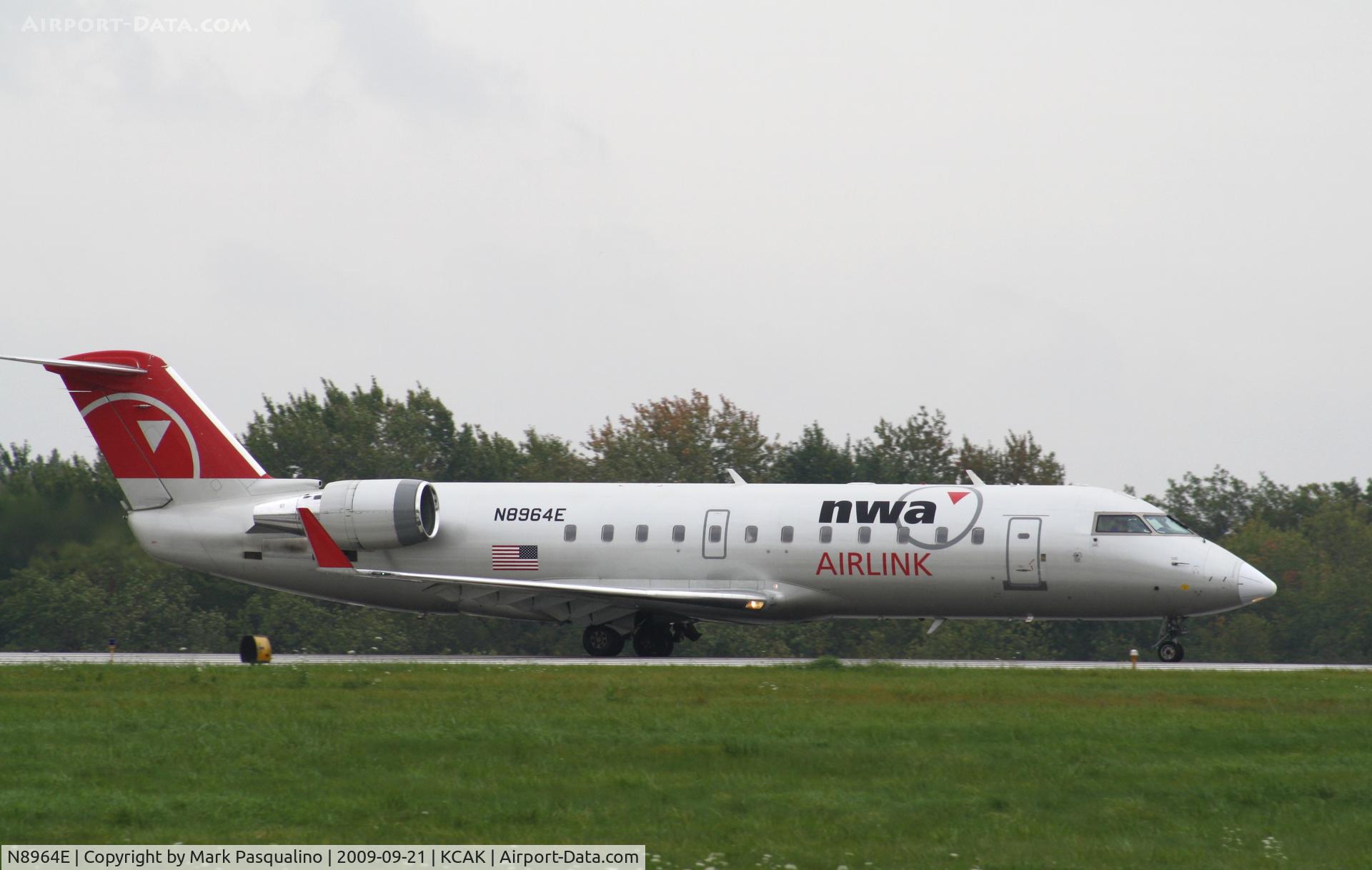 N8964E, 2004 Bombardier CRJ-200 (CL-600-2B19) C/N 7964, CL-600-2B19