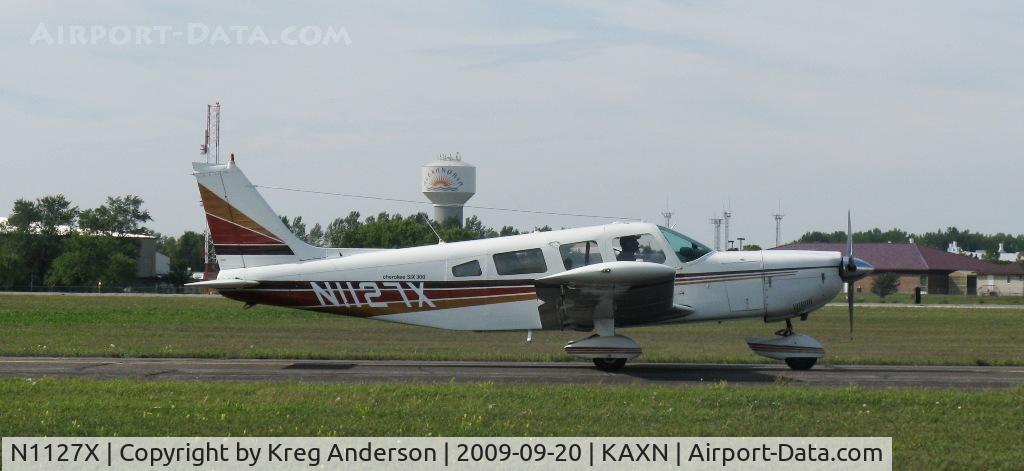 N1127X, 1975 Piper PA-32-300 Cherokee Six C/N 32-7540146, 1975 Piper PA-32-300 Cherokee Six taxiing to runway 13.