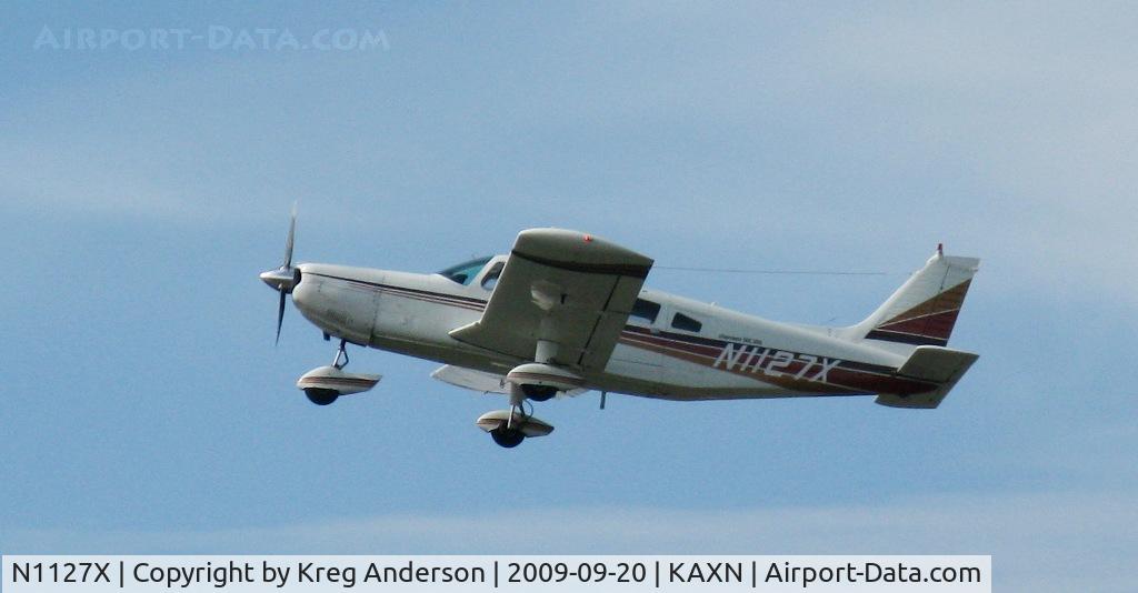 N1127X, 1975 Piper PA-32-300 Cherokee Six C/N 32-7540146, 1975 Piper PA-32-300 taking off runway 13.