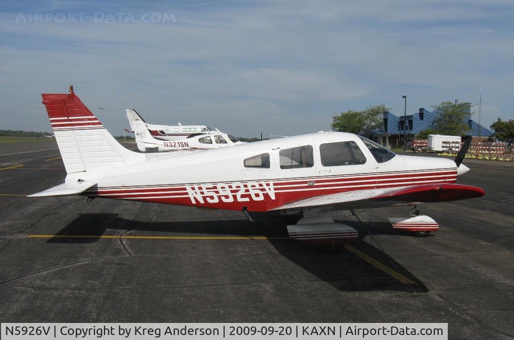 N5926V, Piper PA-28-161 C/N 287716217, Piper PA-28-161 Warrior on the line.