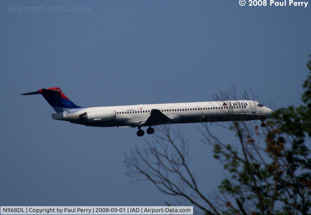 N968DL, 1990 McDonnell Douglas MD-88 C/N 53161, Delta girl nearly on RWY1C