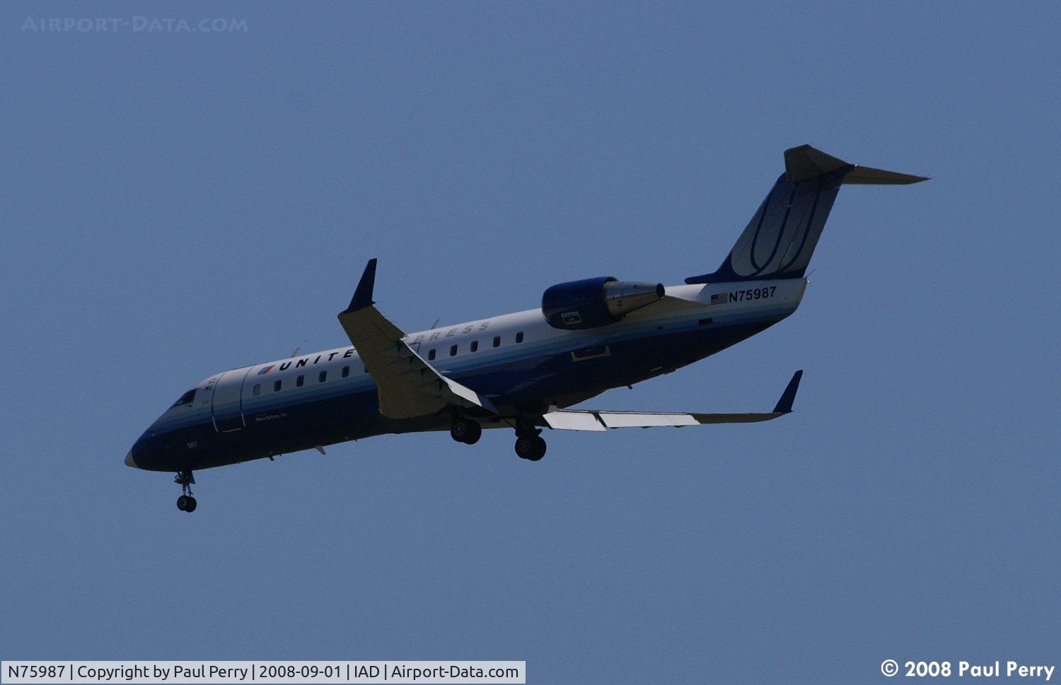 N75987, 2000 Bombardier CRJ-200ER (CL-600-2B19) C/N 7405, The flaps at work