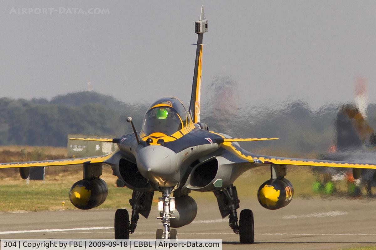 304, Dassault Rafale B C/N 304, head on shot of Rafale B 118-EB while taxying to the active