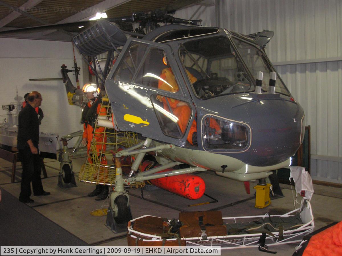 235, 1967 Westland AH-12A Wasp C/N F9677, Heldair Show Maritiem , Den Helder  19 sep 2009