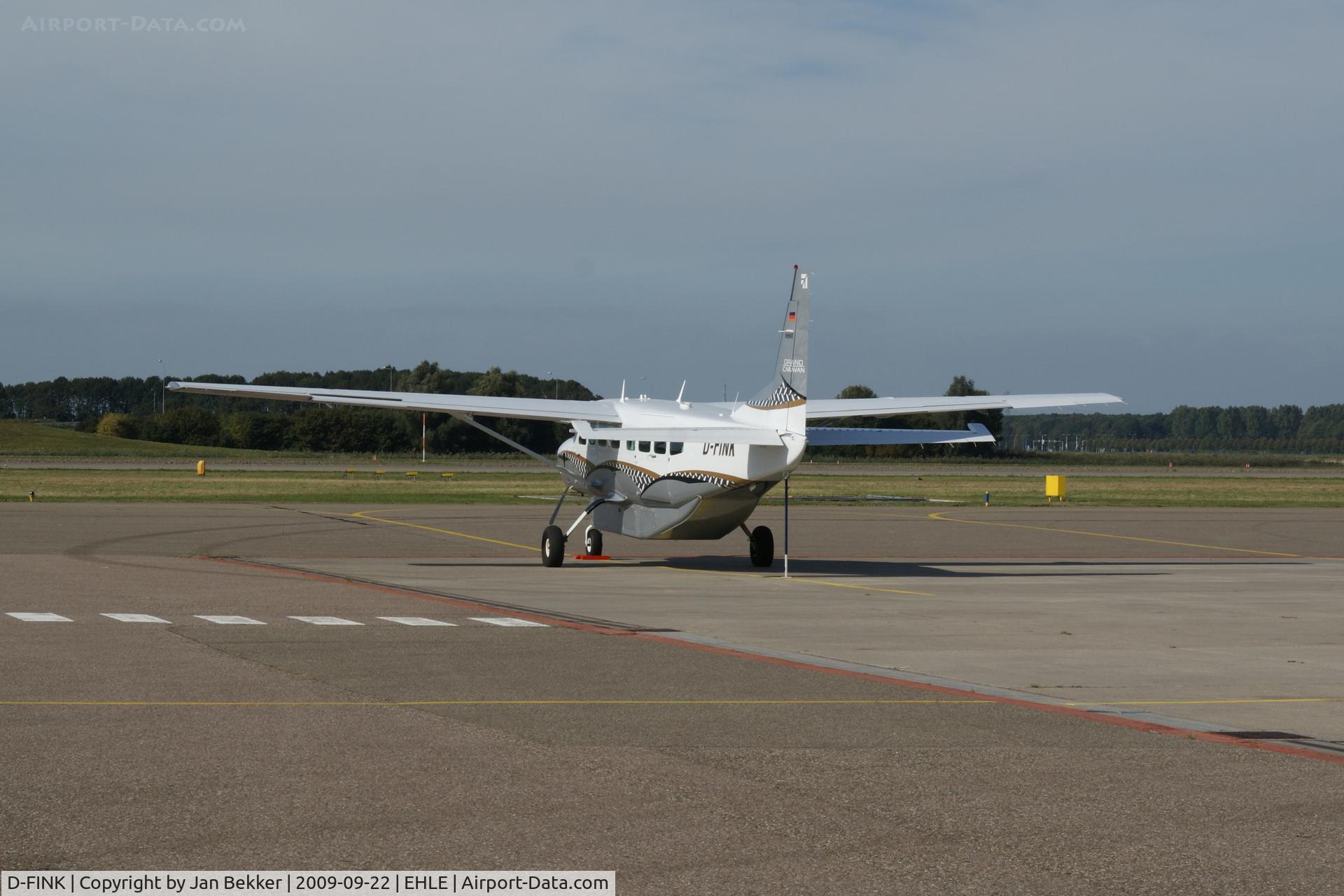 D-FINK, 2007 Cessna 208B Grand Caravan C/N 208B-1259, Lelystad Airport platform
