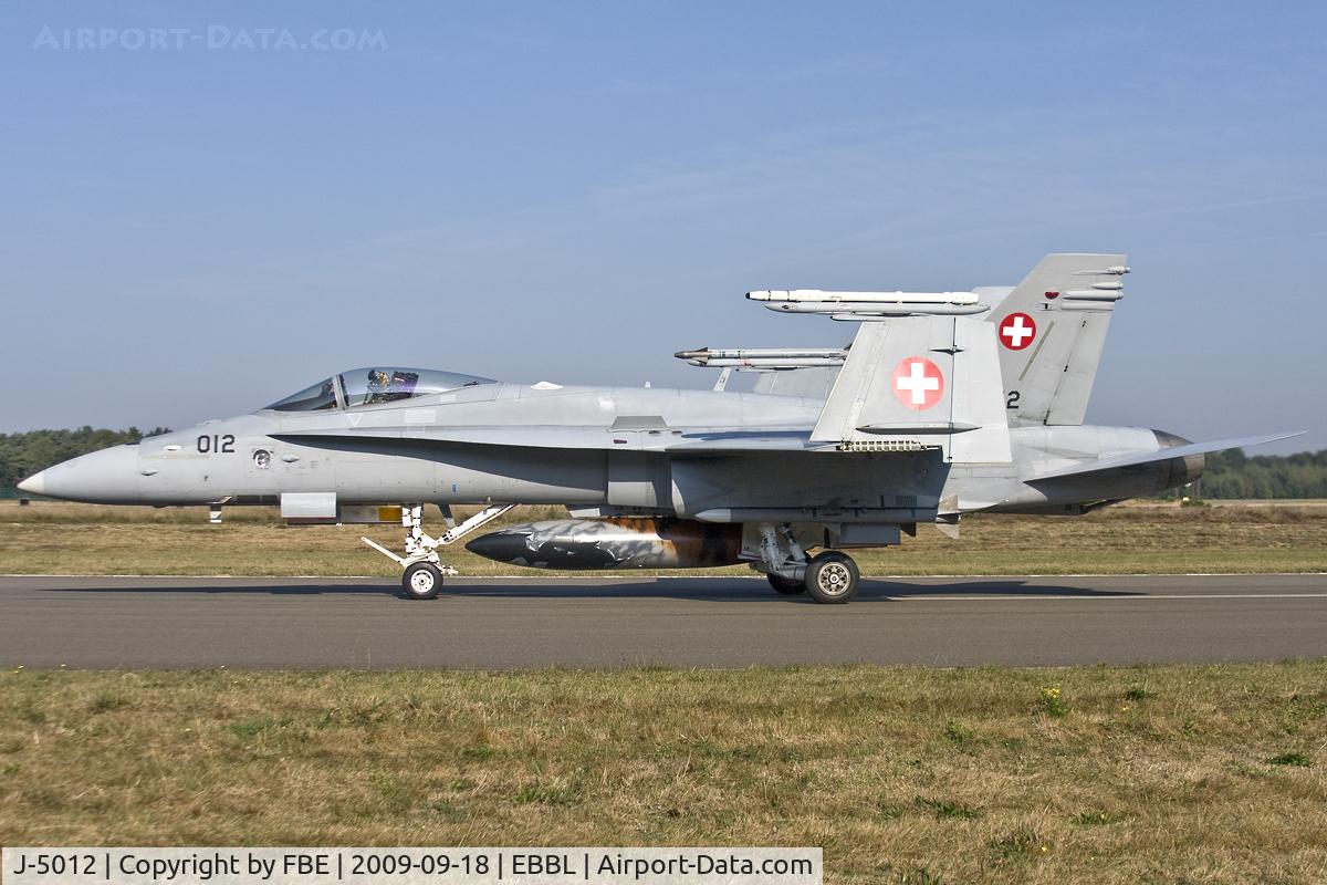 J-5012, McDonnell Douglas F/A-18C Hornet C/N 1352/SFC012, Swiss Air Force F/A-18C taxying to the active