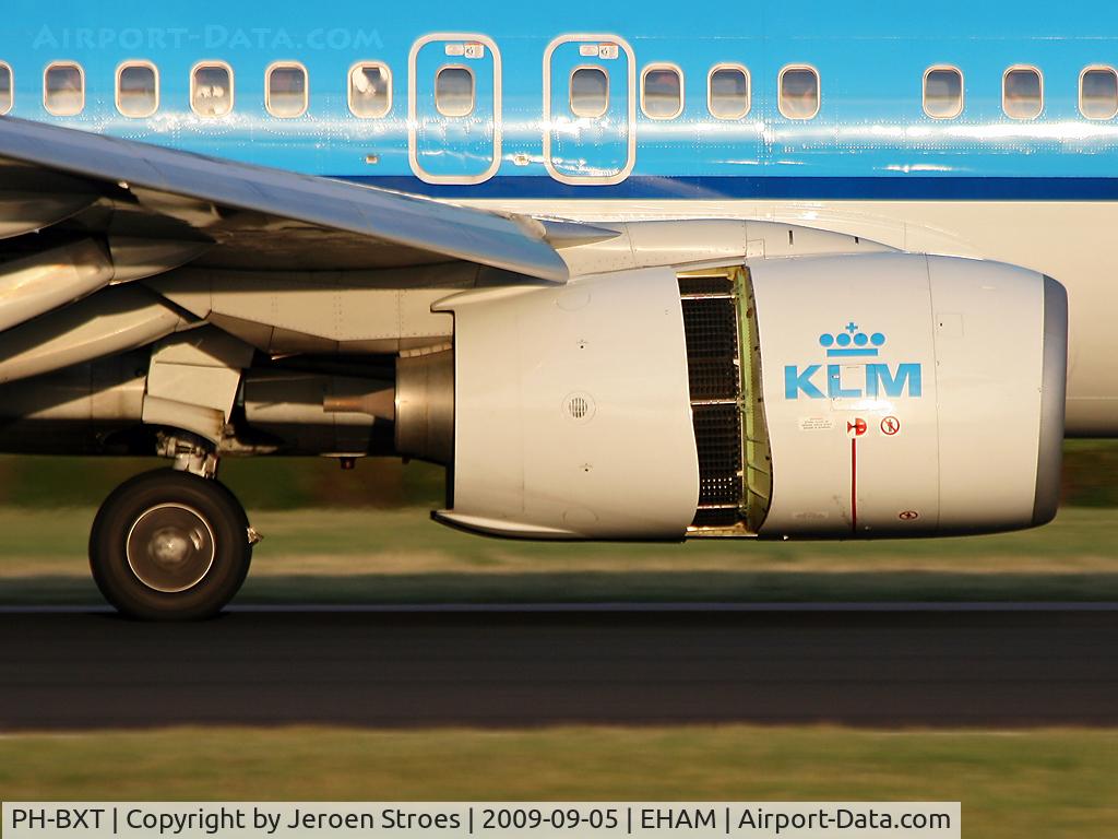 PH-BXT, 2004 Boeing 737-9K2 C/N 32944, ,