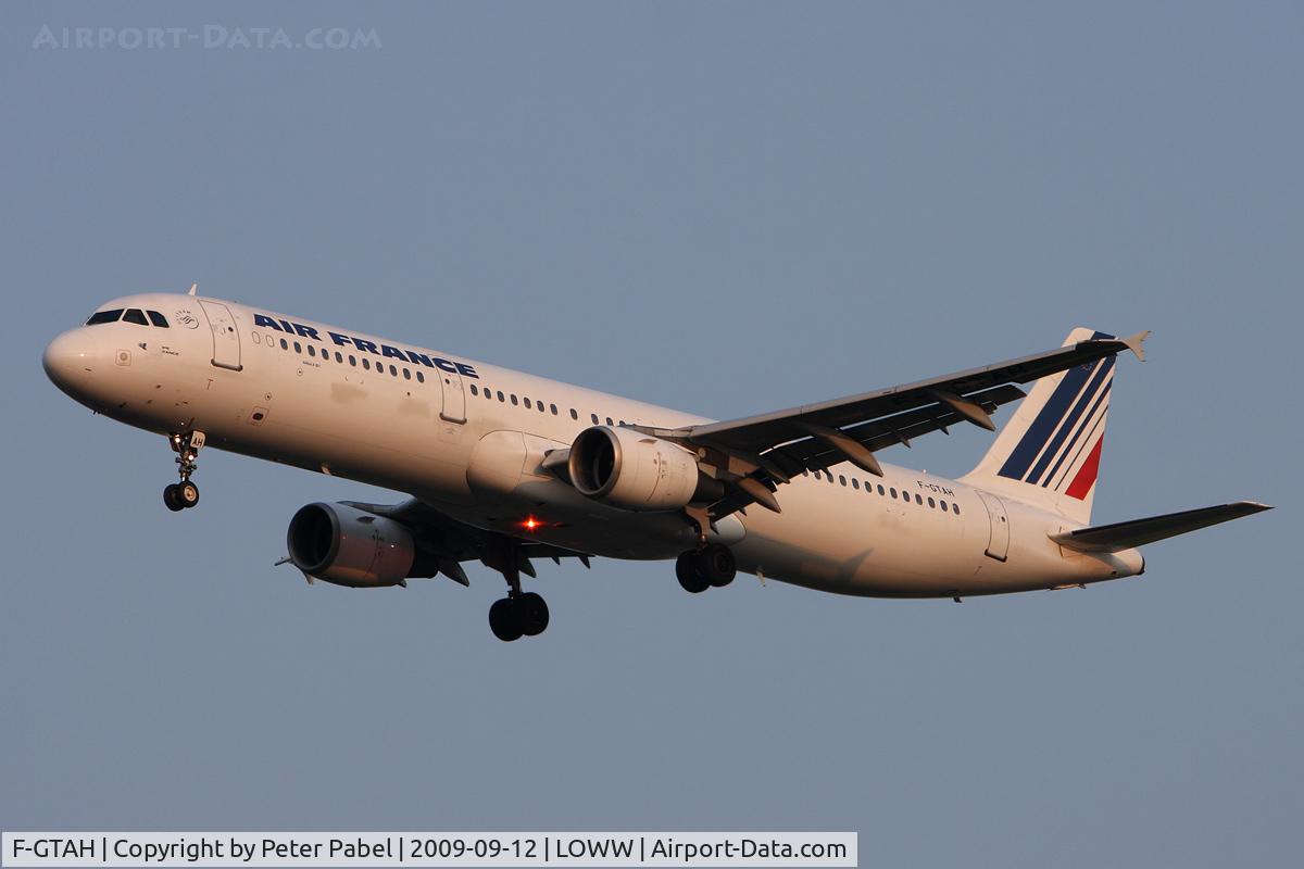 F-GTAH, 1999 Airbus A321-211 C/N 1133, VIE09