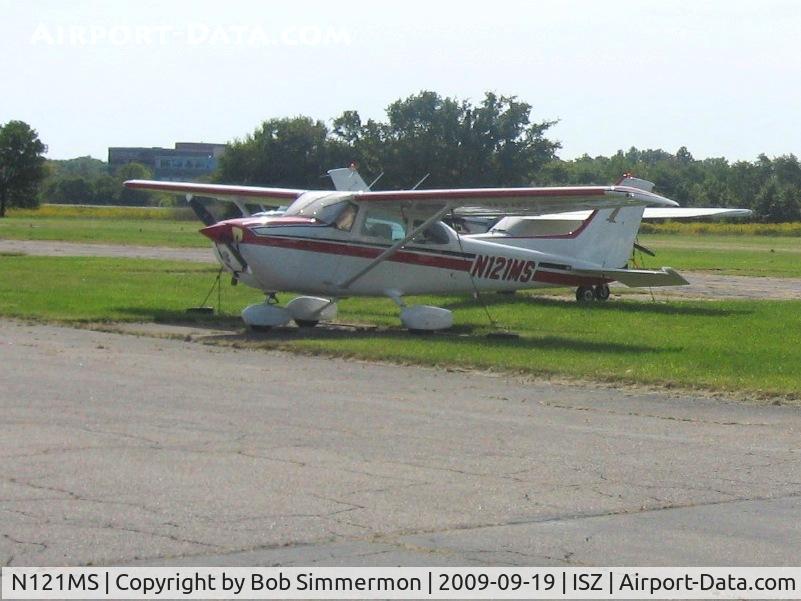N121MS, 1978 Cessna 172N C/N 17271893, On the ramp at Cincinnati Blue Ash