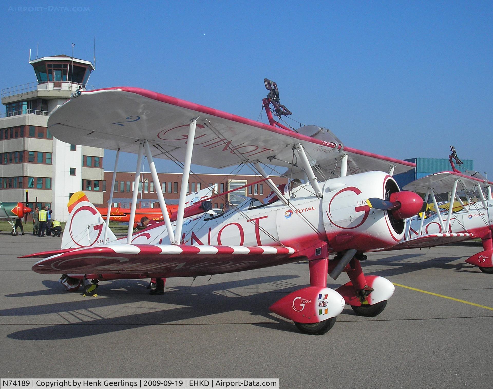 N74189, 1941 Boeing PT-17/R985 Kaydet (A75N1) C/N 75-717, Guinot Wing Walkers ; Heldair Show Maritiem , Den Helder  19 sep 2009