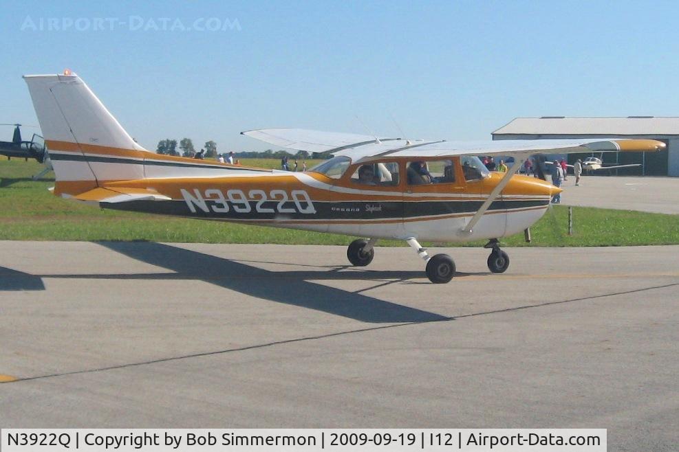 N3922Q, 1971 Cessna 172L C/N 17260022, Hauling rides at the EAA fly-in at Sidney, Ohio.