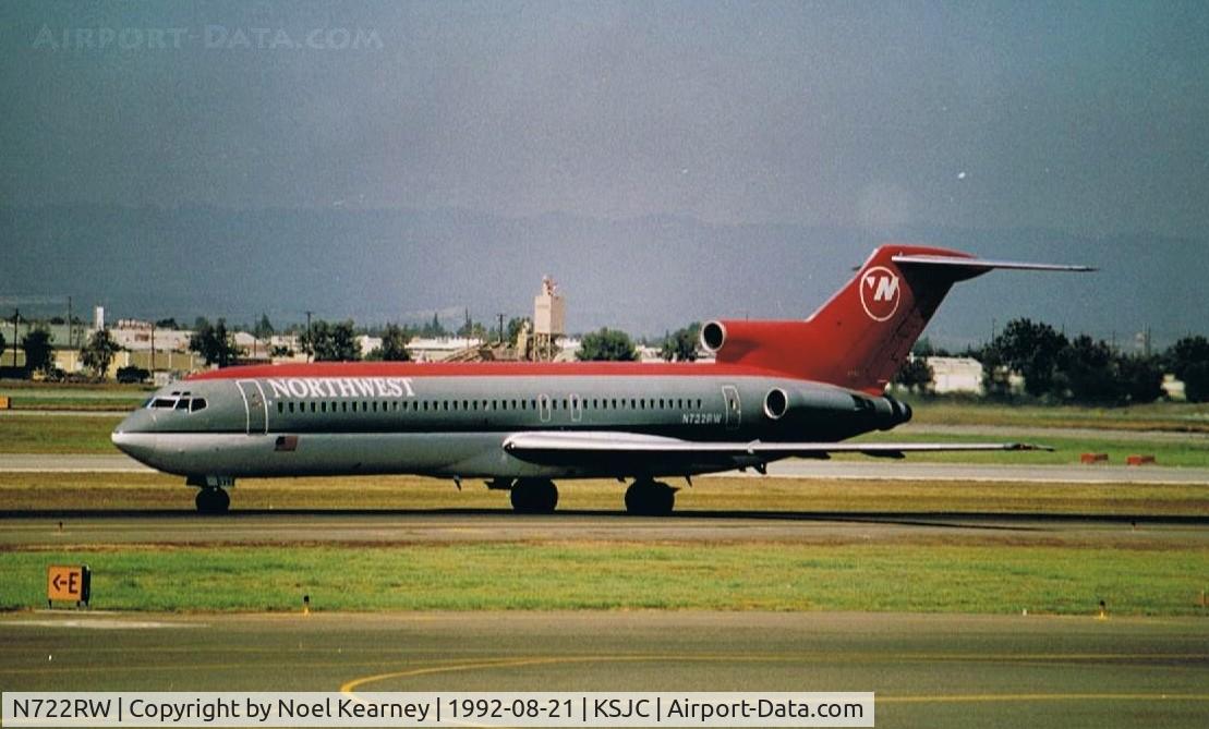 N722RW, 1976 Boeing 727-2M7 C/N 21201, Taxi-ing for departure