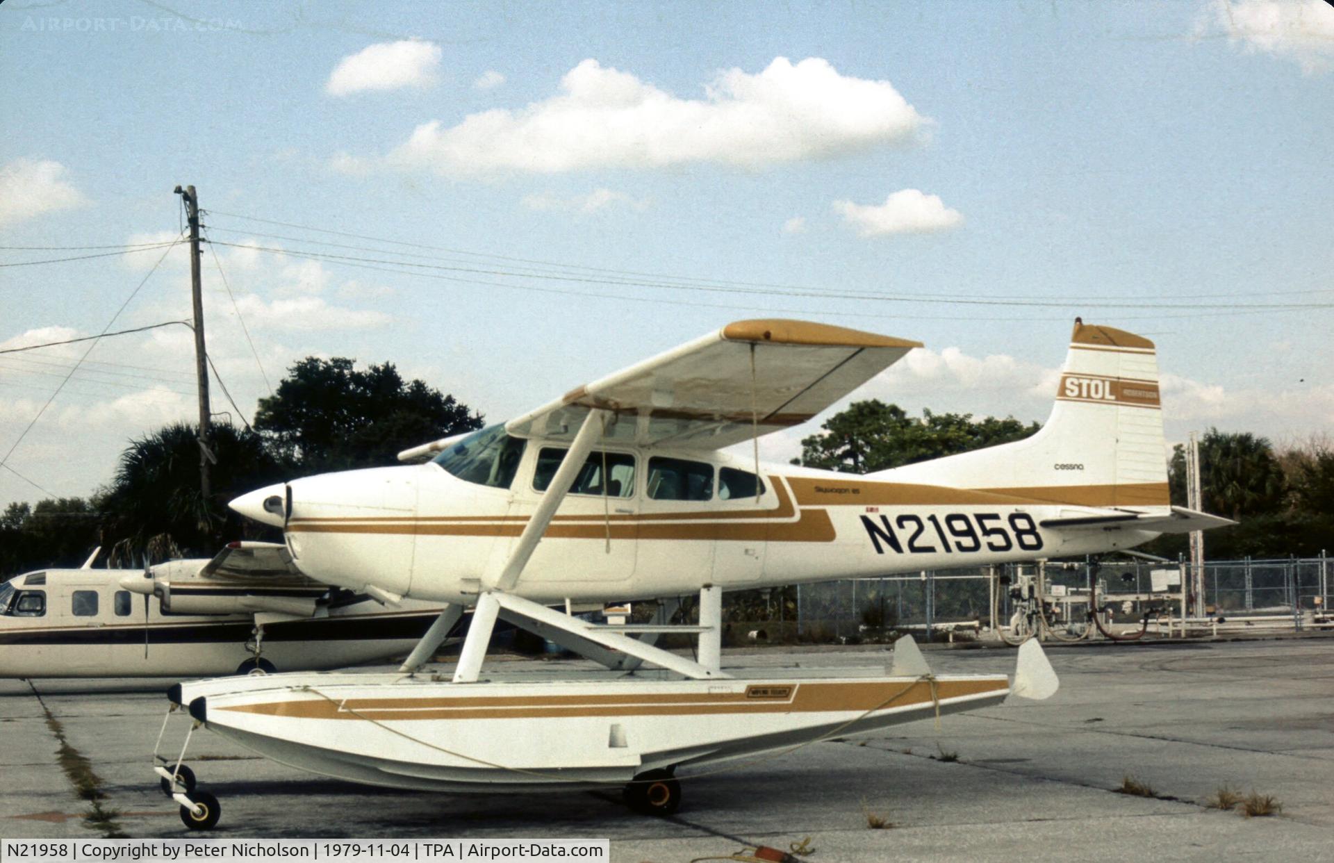 N21958, 1976 Cessna A185F Skywagon 185 C/N 18503072, This Robertson STOL Skywagon was seen at Tampa in November 1979.